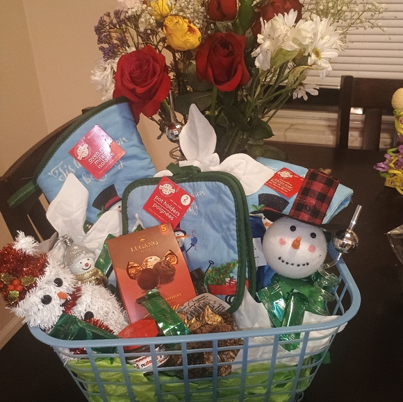 Festive Gift Basket with Snowman and Flowers - Picture 3 of 3